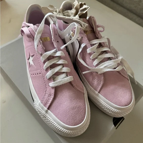 Brand new Urban outfitters pink converse 8.5 womens new in box - Picture 2 of 6